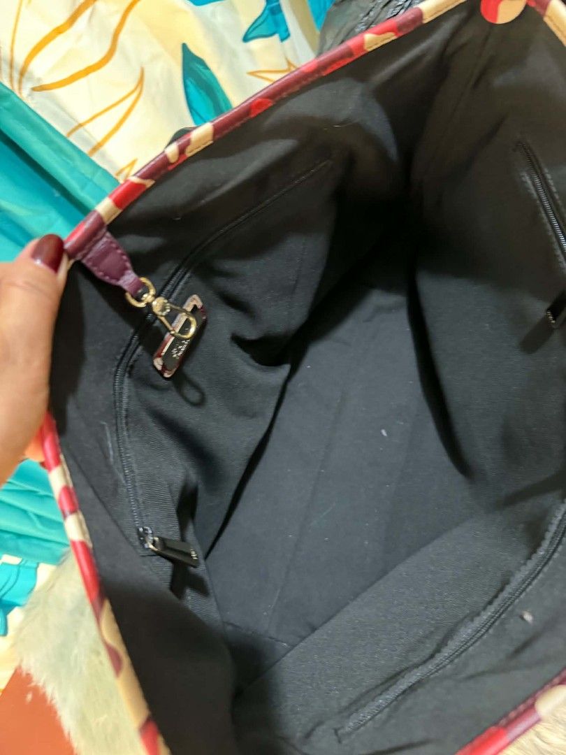 Furla Tote Bag (Category: Luxury Bags & Wallets) located in Manila. Submitted by solisraque20674 (Listing ID 1435976406, Image 3). Description: - Furla tote bag - Red and white pattern - Spacious interior - Zippered pocket - Key clip - Burgundy handles - Furla logo - Stylish and functional.