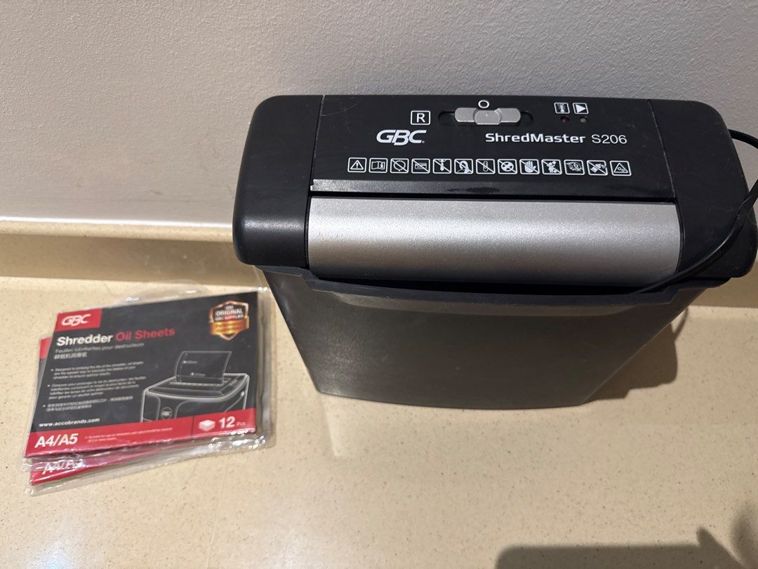 GBC ShredMaster S206 Paper Shredder