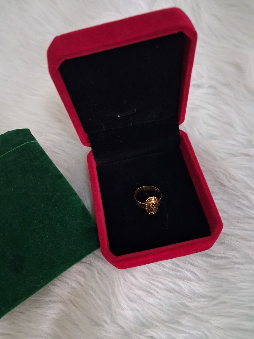 Gold Ring with Queen Elizabeth design (Category: Rings) located in Paranaque City. Submitted by madisonandgray2017 (Listing ID 1435923386, Image 2). Description: Start your Monday with an investment that’s both smart and classy. Own a genuine **18k gold ring** featuring a **Queen Elizabeth design** , a rare piece that’s not often available. This item is a subasta piece from Palawan Pawnshop, so it may show minor hairline scratches, but it has bee
