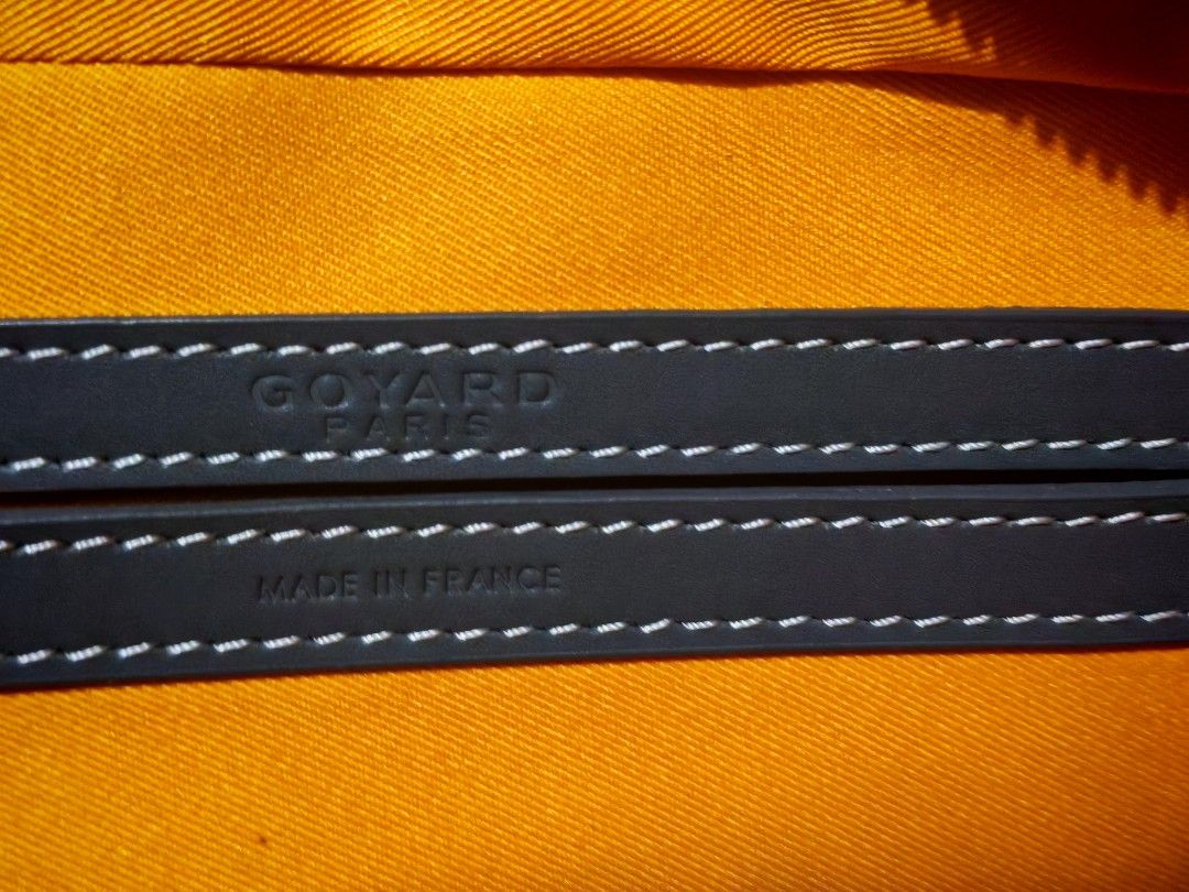 Goyard Cap Vert (Category: Luxury Bags & Wallets) located in Quezon City. Submitted by sureandlegit (Listing ID 1436046262, Image 3). Description: For Sale Goyard Cap Vert in Grey (camera bag) Made of goyard coated canvas and real leather For further details as I inspected the bag : Very lightweight and soft shiny coated canvas material With date code embossed on the leather part of the inside pocket opening Upper leather part has linings All the
