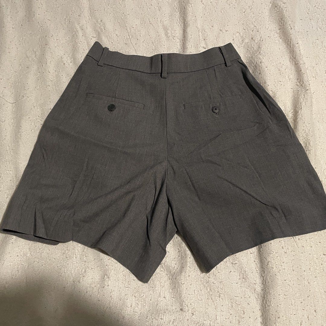 gray uniqlo shorts womens (Category: Shorts) located in Quezon City. Submitted by froodless (Listing ID 1436023122, Image 2). Description: M other details on tag (3rd picture).