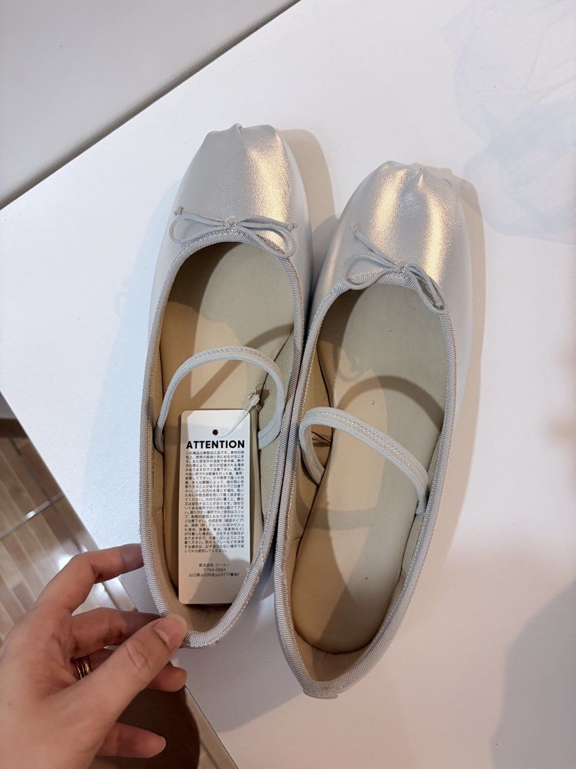 GU Ballet Flats with Strap (Category: Flats & Sandals) located in Santa Cruz, Pampanga. Submitted by emgihem (Listing ID 1435962366, Image 3). Description: - Silver ballet flats - Delicate strap design - Rounded toe with bow detail - Unworn, with tag attached - Comfortable and stylish - Perfect for any outfit Size Large Wrong size Open for swap din po sa Medium..