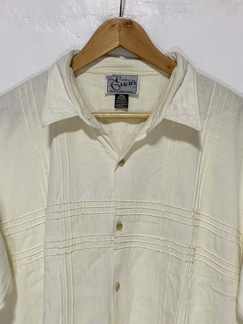 Guayaberas Textured Polo (Category: Tshirts & Polo Shirts ) located in General Natividad. Submitted by jaygo02 (Listing ID 1435953329, Image 3). Description: fits XL 23.5 x 28 Color rate: 9/10 Issue/s: Dot stain 📍Nueva Ecija 📌washed 📌color may vary due to lighting 📌shipping via jnt express.