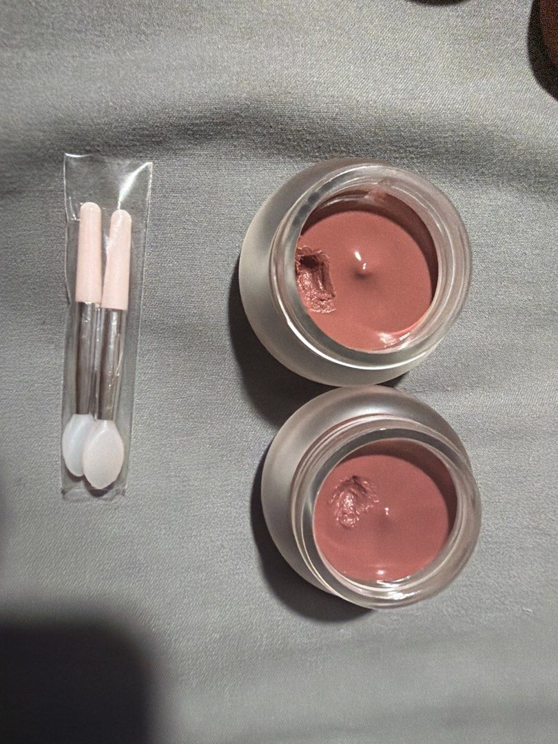 Preloved Happy Skin Mellow Pot Blush (Category: Makeup) located in Manila. Submitted by shaishai___ (Listing ID 1435952594, Image 3). Description: - Happy Skin Mellow Pot Blushes - Shades: Rosy Whip & Cinnamon Swirl -Used it for 10x for the both of them -Bought it sa physical stall 550 each -Can be bought as set for 750 or separately for 400 RFS: Hindi talaga sya bagay sakin. No longer reaching for it .
