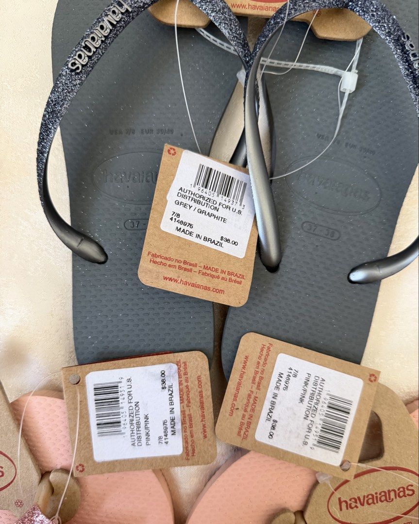 Havaianas Slim Glitter Flip-Flops (Category: Slippers and slides) located in Cebu City. Submitted by gfaith08 (Listing ID 1435938146, Image 2). Description: Authentic Havaianas Slim Glitter flip Colors: Grey and Pink - Size: 7/8 (37/38) - Made in Brazil - Brand new with original tag Bought from US 🇺🇸.