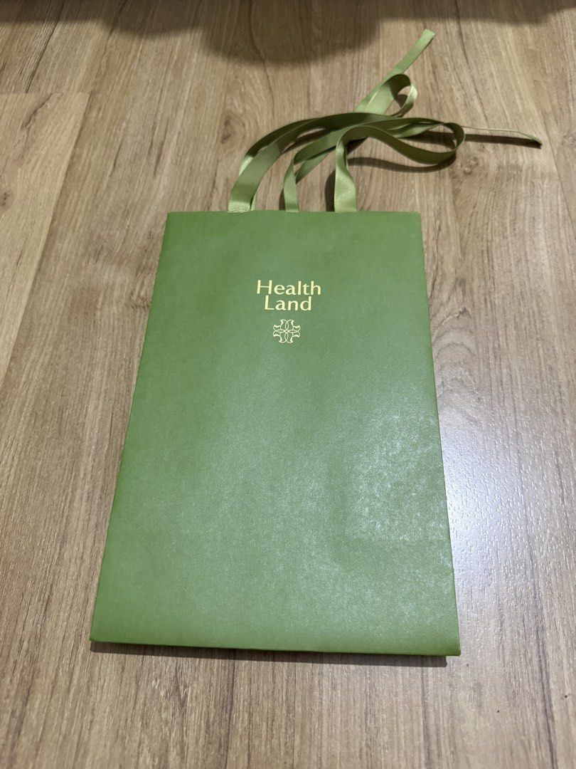 Health Land Gift Bag (Category: Craft Supplies & Tools) located in Valenzuela. Submitted by minami34 (Listing ID 1436035214, Image 1). Description: - Health Land gift bag - Color: Green - Features gold Health Land logo - Green ribbon handles - Unused condition Dimensions: (L- 28.2cm x W- 18cm x D - 11cm) Reason for selling: Declutter Note: Shipping Fee (SF) still not included. Mode of Payment: Bank Transfer (BDO/BPI) or GCash Delivery Partner: Jn