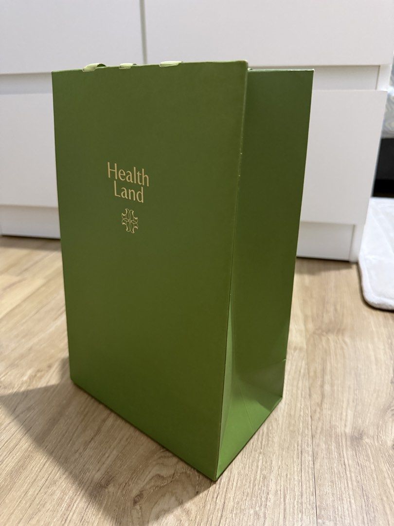 Health Land Gift Bag (Category: Craft Supplies & Tools) located in Valenzuela. Submitted by minami34 (Listing ID 1436035214, Image 2). Description: - Health Land gift bag - Color: Green - Features gold Health Land logo - Green ribbon handles - Unused condition Dimensions: (L- 28.2cm x W- 18cm x D - 11cm) Reason for selling: Declutter Note: Shipping Fee (SF) still not included. Mode of Payment: Bank Transfer (BDO/BPI) or GCash Delivery Partner: Jn