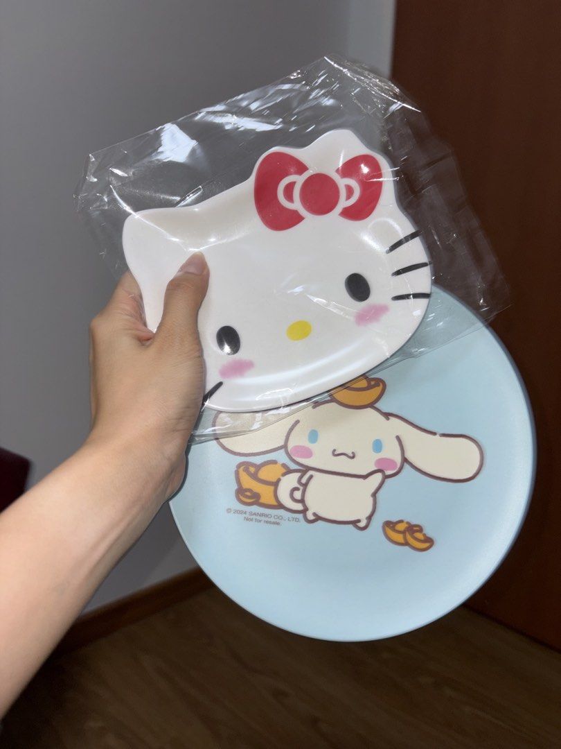 Hello Kitty & Cinnamoroll Plate Set