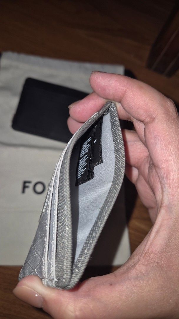 Herschel charlie Cardholder (Category: Wallets & Card holders) located in Valenzuela. Submitted by 0105pml (Listing ID 1436012015, Image 2). Description: - Herschel cardholder - Gray color - Features multiple card slots - Includes dust bag - Diamond pattern on front - Gray interior.