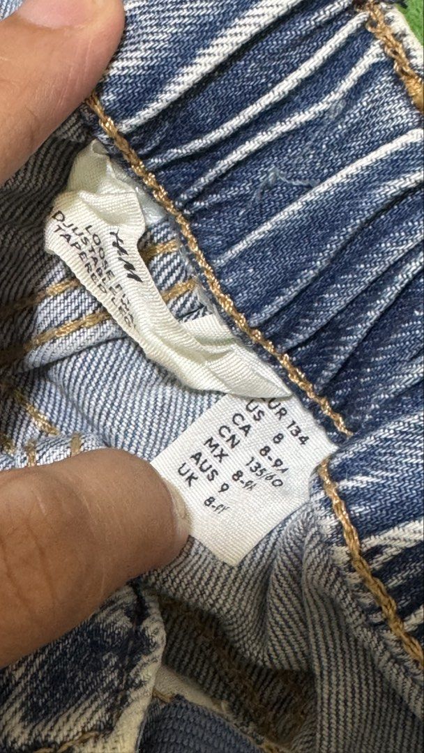 H&M Distressed Tapered Leg Jeans (Category: Babies & Kids Fashion) located in Quezon City. Submitted by skylar_15 (Listing ID 1435959718, Image 3). Description: - H&M distressed jeans - Size: 8-9 - Elastic waistband - Adjustable button - Light blue wash Can fit to women size 22-23 Used once Bought it for 1290 Selling for 450 .