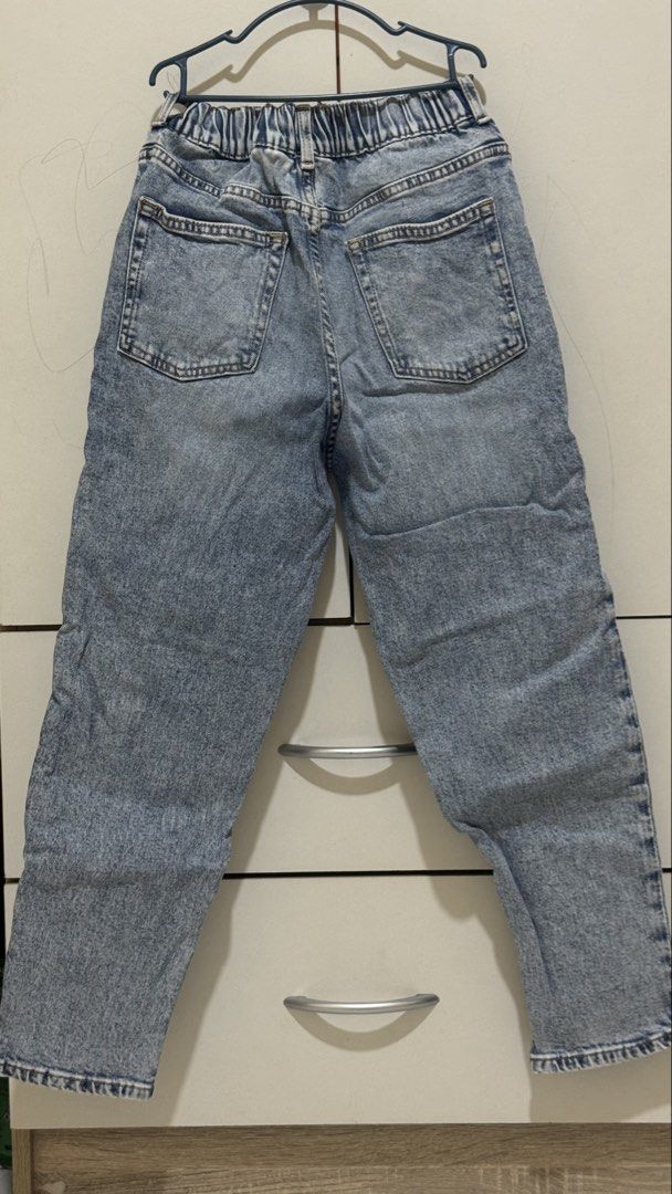 H&M Distressed Tapered Leg Jeans (Category: Babies & Kids Fashion) located in Quezon City. Submitted by skylar_15 (Listing ID 1435959718, Image 2). Description: - H&M distressed jeans - Size: 8-9 - Elastic waistband - Adjustable button - Light blue wash Can fit to women size 22-23 Used once Bought it for 1290 Selling for 450 .
