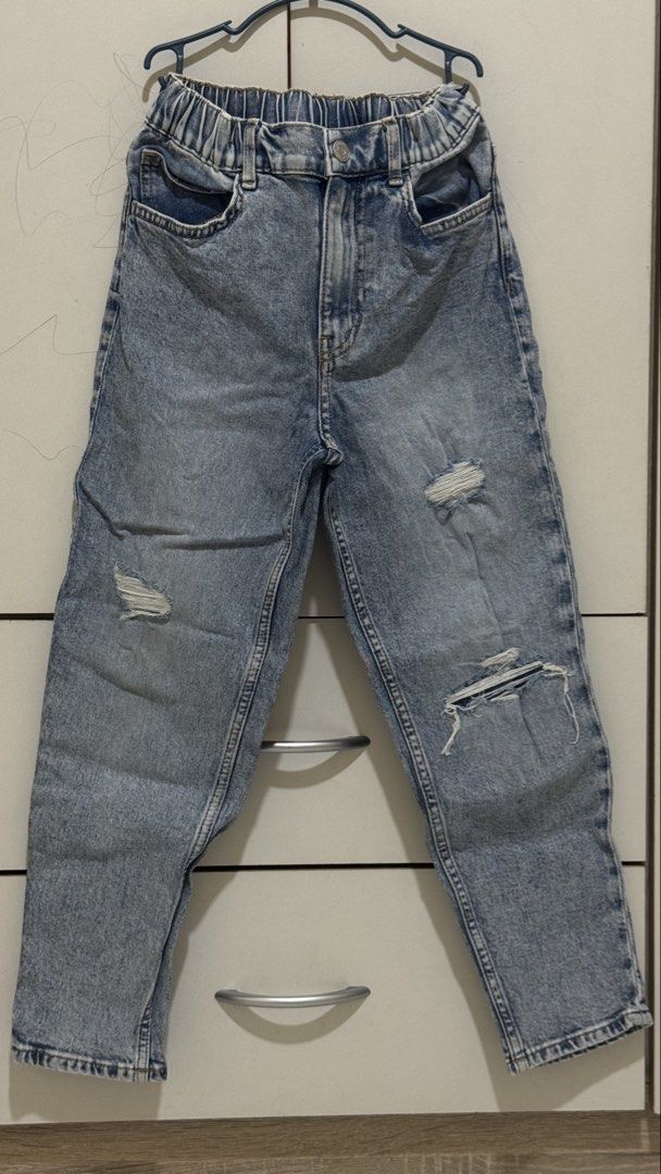 H&M Distressed Tapered Leg Jeans (Category: Babies & Kids Fashion) located in Quezon City. Submitted by skylar_15 (Listing ID 1435959718, Image 1). Description: - H&M distressed jeans - Size: 8-9 - Elastic waistband - Adjustable button - Light blue wash Can fit to women size 22-23 Used once Bought it for 1290 Selling for 450 .