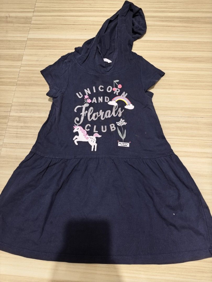 H&m dress (Category: Babies & Kids Fashion) located in Muntinlupa City. Submitted by jajamd (Listing ID 1436032724, Image 1). Description: With very tiny hole.