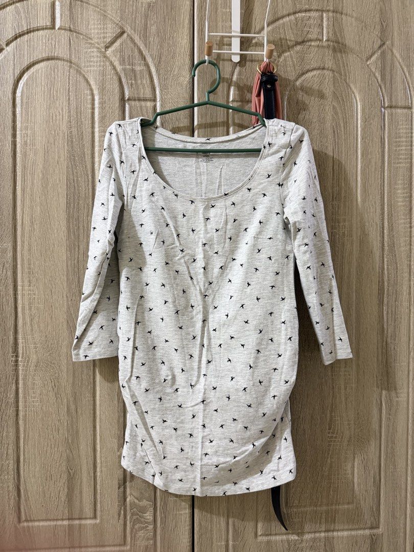 H&M Gray top (Category: Blouses) located in Makati City. Submitted by marj_declutters (Listing ID 1436022483, Image 1). Description: .