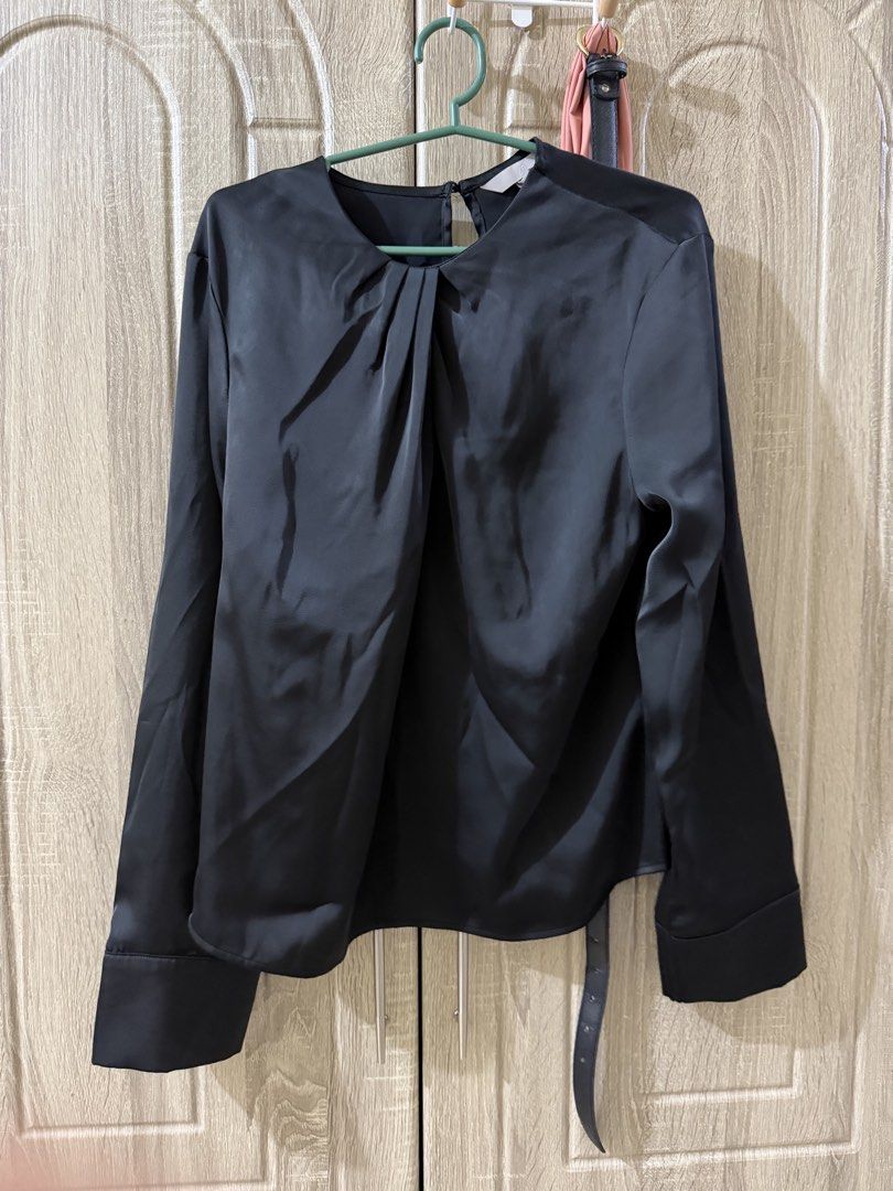 H&M semi formal Black Blouse (Category: Blouses) located in Makati City. Submitted by marj_declutters (Listing ID 1436021655, Image 1). Description: - H&M black blouse - Size: S - Features: - Long sleeves with cuff details - Round neckline - Pleated front design .