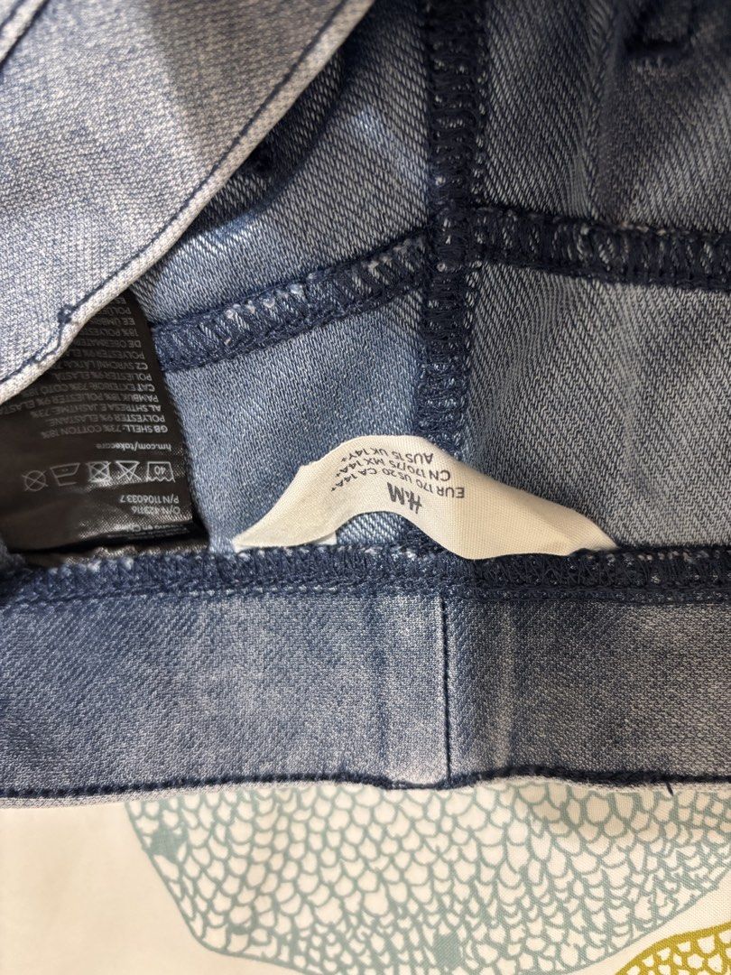 HNM Blue Flare jeggings (Category: Jeans) located in Manila. Submitted by loopy99999 (Listing ID 1436053382, Image 2). Description: - Blue flare jeans - Comfortable elastic waistband - Two back pockets - Washed denim look - Split hem detail - Perfect for a casual, stylish look.
