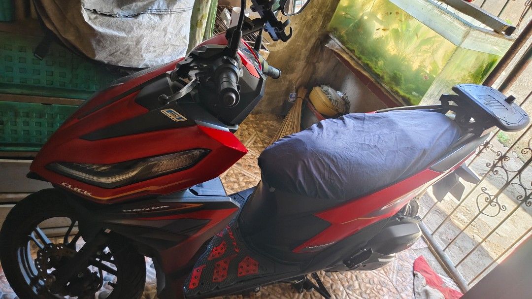 Honda Click Motorcycle 2024 Aquire (Category: Motorbikes for Sale) located in Taguig. Submitted by Jay___R (Listing ID 1435173589, Image 1). Description: Red and black Honda Click motorcycle with a top box. Features a comfortable seat and a sleek design. Includes side mirrors and a front headlight. Perfect for daily commutes or weekend rides..