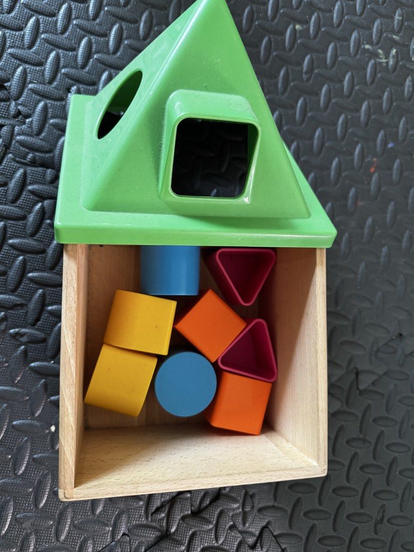 Ikea Shape Sorter house (Category: Infant Playtime) located in Quezon City. Submitted by tinportia (Listing ID 1436019535, Image 3). Description: .