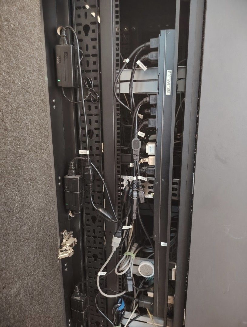 Internet Server Rack445208047010467843