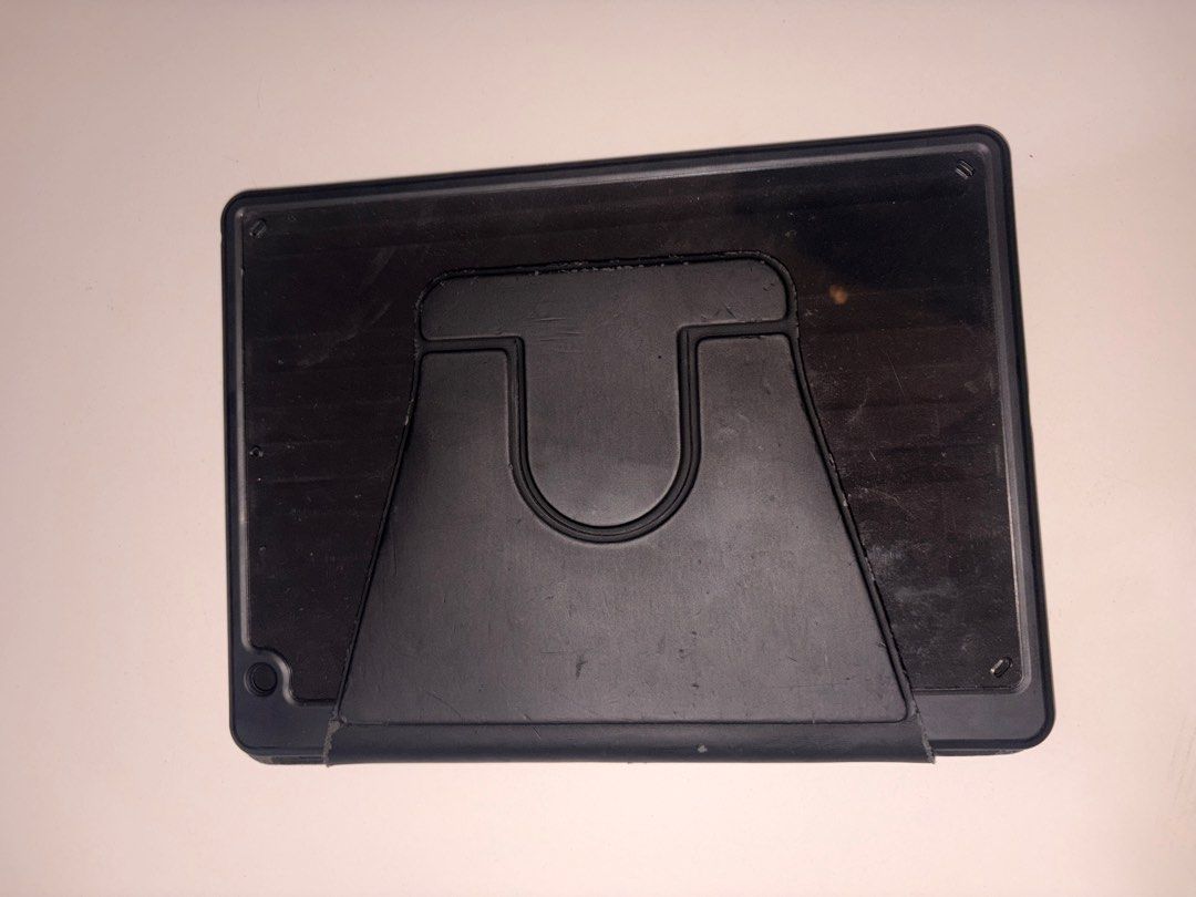 iPad 7 gen case (Category: Laptop Bags & Sleeves) located in Mandaluyong City. Submitted by itisntso (Listing ID 1436037000, Image 2). Description: FREE ITEM. Message me and show me why you deserve it. I’ll only give it if you show why you deserve it. iPad 7th gen case only .