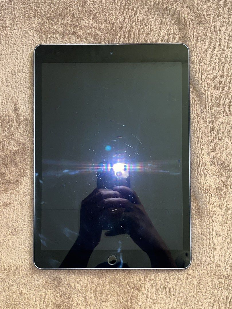 Ipad 9th Generation (Category: iPad) located in Manila. Submitted by jenoace444 (Listing ID 1435986079, Image 2). Description: Ipad 9th Generation 64GB WIFI only Artist owned, expect some scratches sa screen. Bought last 2023 Rfs: Upgrading Negotiable ✅Touch ID ✅Apple ID Inclusions: - Box - Charger (Chord only) Check and test all u want upon meet up. Can do also Lalamove within metro manila..