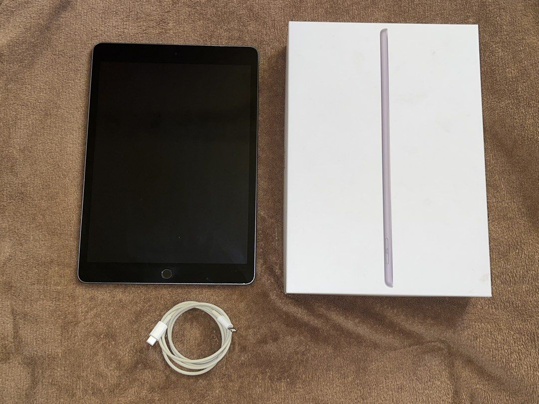 Ipad 9th Generation (Category: iPad) located in Manila. Submitted by jenoace444 (Listing ID 1435986079, Image 1). Description: Ipad 9th Generation 64GB WIFI only Artist owned, expect some scratches sa screen. Bought last 2023 Rfs: Upgrading Negotiable ✅Touch ID ✅Apple ID Inclusions: - Box - Charger (Chord only) Check and test all u want upon meet up. Can do also Lalamove within metro manila..