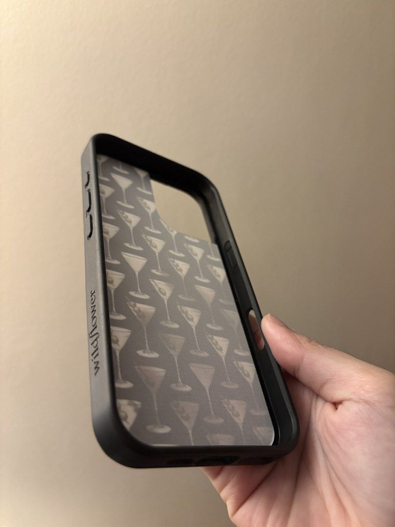 iPhone 16 Wildflower Case (Category: Cases & Sleeves) located in Pasig City. Submitted by buttercinnamoroll (Listing ID 1436020533, Image 2). Description: -From 🍊 app -Like new .