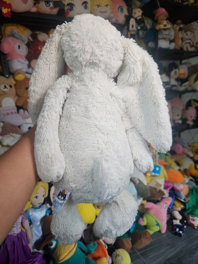 Jellycat White Bunny Plush Toy (Category: Plushies & Soft Toys) located in Lingayen. Submitted by vargasjer57073 (Listing ID 1435912477, Image 2). Description: - Adorable Jellycat bunny plush toy - Features soft, white fur - Long, floppy ears - Pink nose - Includes Jellycat tag - Perfect for cuddling or decoration.