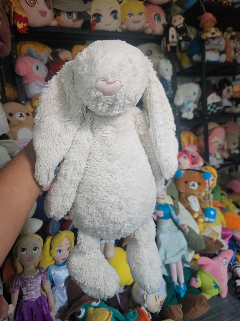 Jellycat White Bunny Plush Toy (Category: Plushies & Soft Toys) located in Lingayen. Submitted by vargasjer57073 (Listing ID 1435912477, Image 1). Description: - Adorable Jellycat bunny plush toy - Features soft, white fur - Long, floppy ears - Pink nose - Includes Jellycat tag - Perfect for cuddling or decoration.