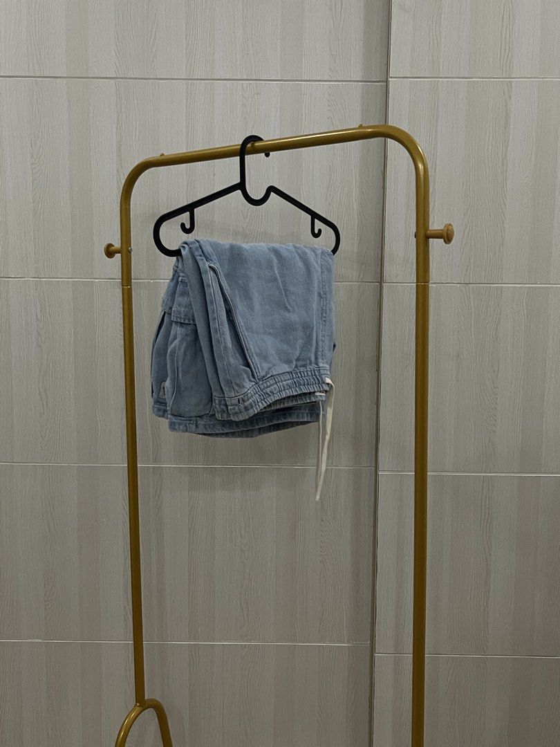 Jorts (Category: Shorts) located in Pasay City. Submitted by jayyyy2104 (Listing ID 1436029648, Image 1). Description: .