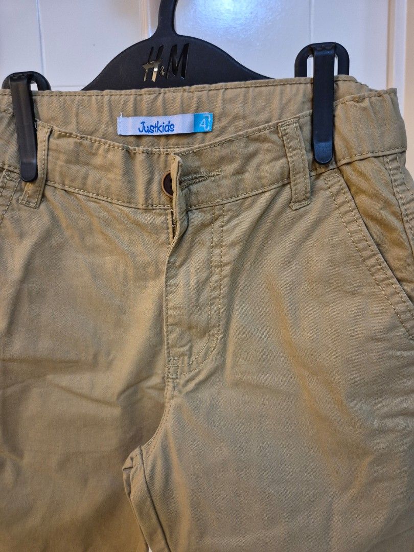 Justkids Khaki Shorts - Size 4 (Category: Babies & Kids Fashion) located in Bacoor. Submitted by amdeocampo (Listing ID 1435918784, Image 2). Description: - Justkids khaki shorts - Size 4 - Button closure - Features pockets - Comfortable for everyday wear - Versatile style size runs small Pre-loved items, please manage your expectations. There may be slight discoloration due to washing and/or lint..