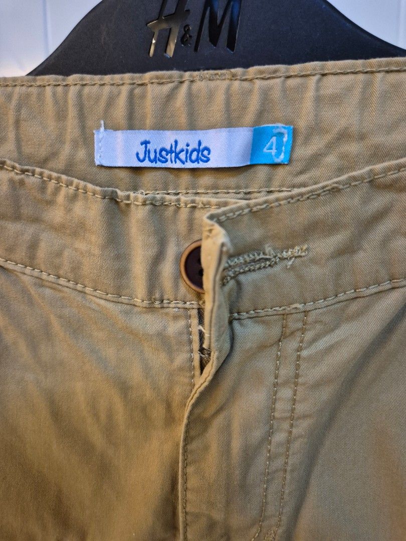 Justkids Khaki Shorts - Size 4 (Category: Babies & Kids Fashion) located in Bacoor. Submitted by amdeocampo (Listing ID 1435918784, Image 3). Description: - Justkids khaki shorts - Size 4 - Button closure - Features pockets - Comfortable for everyday wear - Versatile style size runs small Pre-loved items, please manage your expectations. There may be slight discoloration due to washing and/or lint..