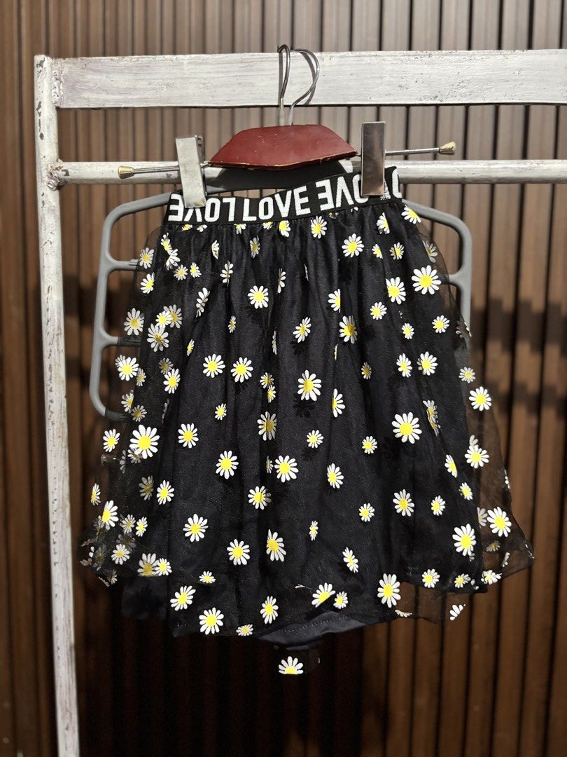 Kids Daisy Print Skirt (Category: Babies & Kids Fashion) located in Alicia. Submitted by mkdsg26 (Listing ID 1436059766, Image 1). Description: 4-5yo Kasya pa upto 5-6yo.