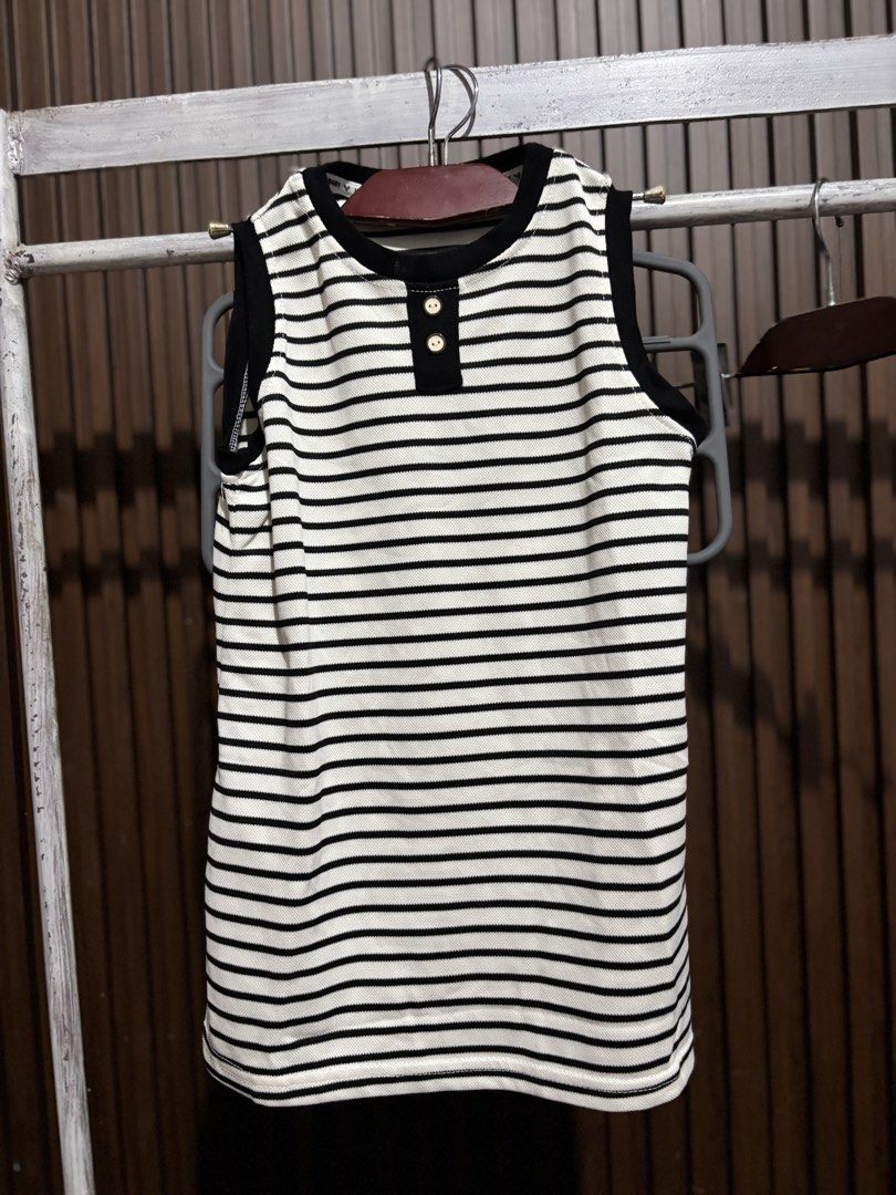 Kids striped dress (Category: Babies & Kids Fashion) located in Alicia. Submitted by mkdsg26 (Listing ID 1436060826, Image 1). Description: 5-6yo.