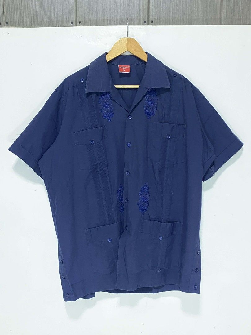 LDM Cuban Polo (Category: Tshirts & Polo Shirts ) located in General Natividad. Submitted by jaygo02 (Listing ID 1435953905, Image 1). Description: fits 2XL 25 x 31 Color rate: 9/10 Issue/s: Faded shoulders 📍Nueva Ecija 📌washed 📌color may vary due to lighting 📌shipping via jnt express.