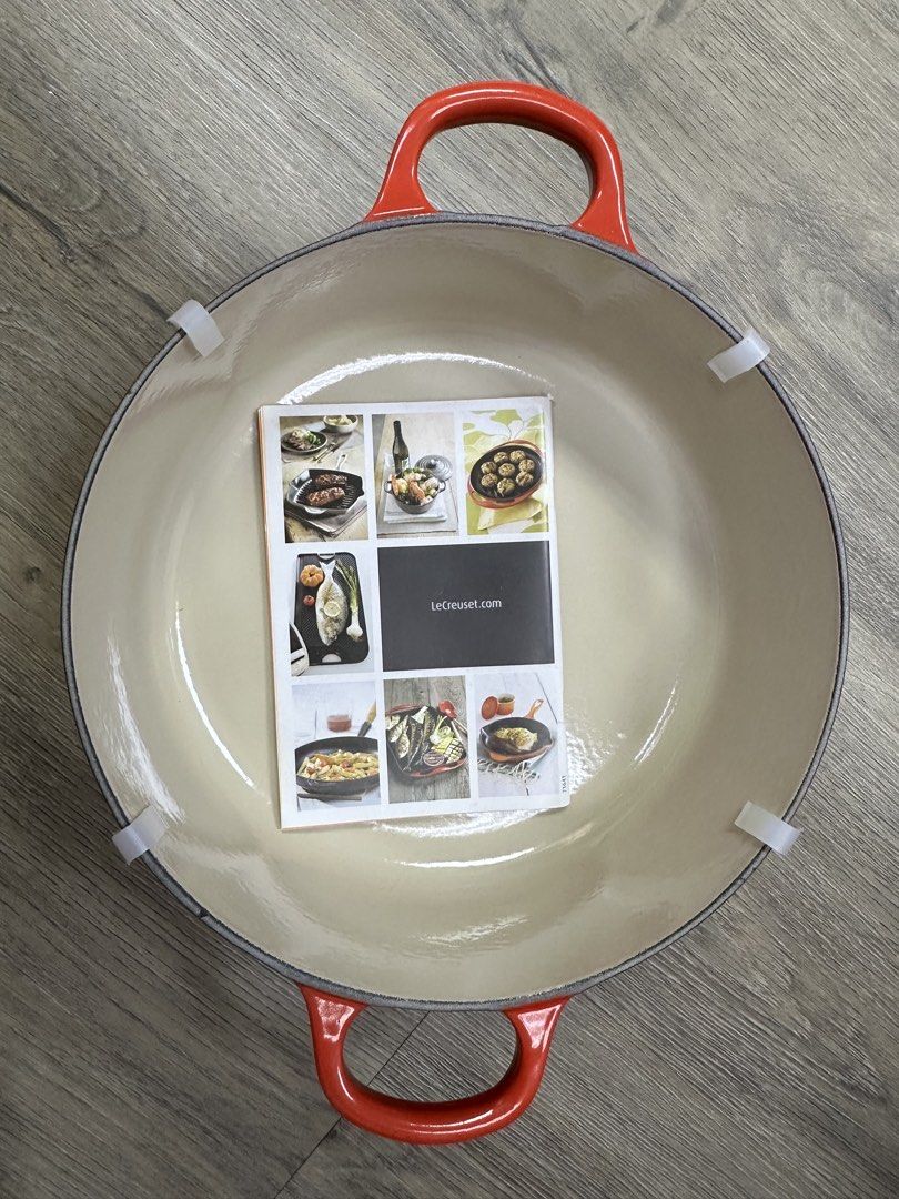 Le Creuset Round Casserole Dish with Glass Lid