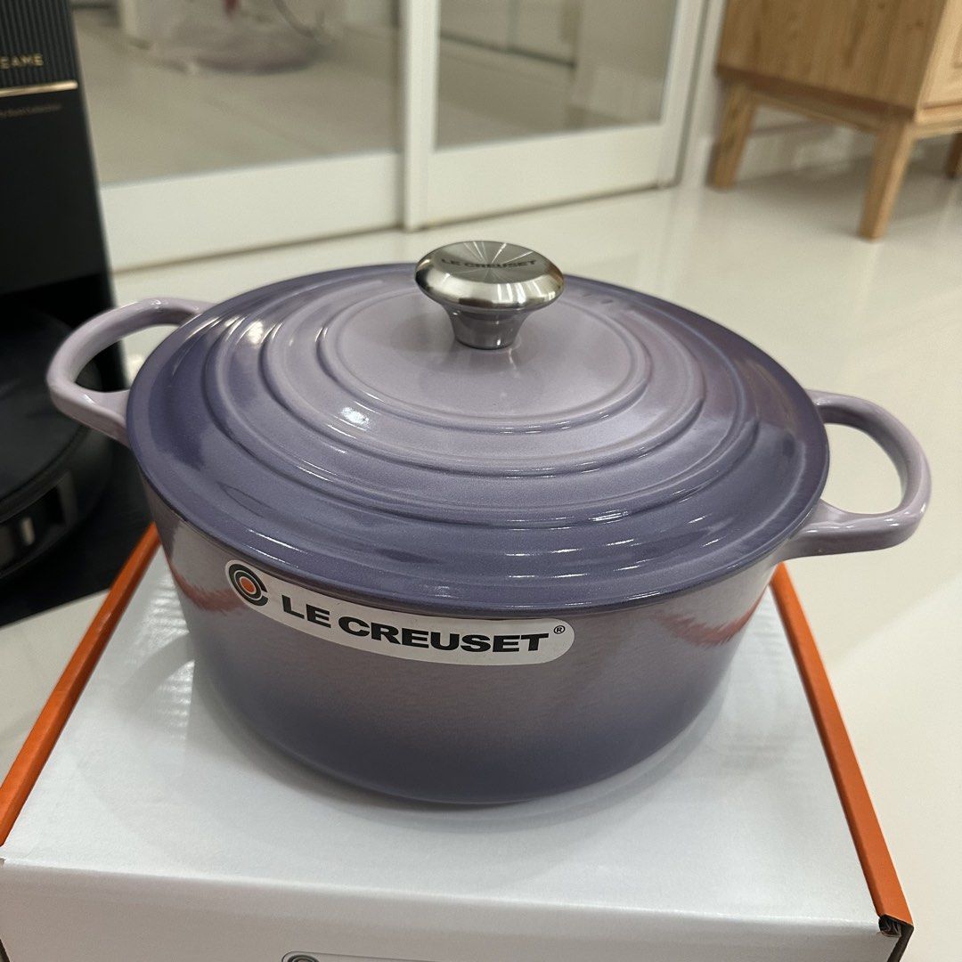Le Creuset Signature Dutch Oven 26cm in Provence