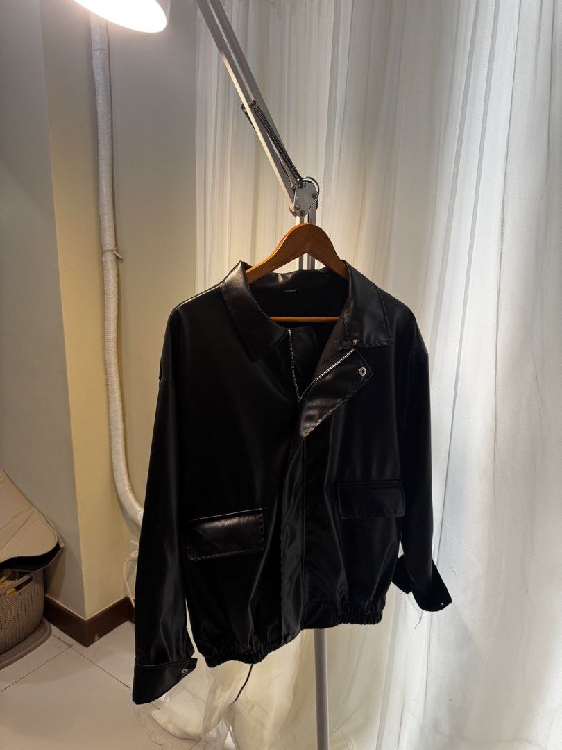 Leather Jacket Unisex (Category: Coats, Jackets and Outerwear) located in Taguig. Submitted by rianneshiii (Listing ID 1435995620, Image 1). Description: .