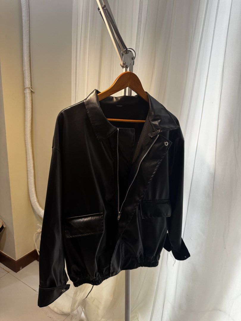 Leather Jacket Unisex (Category: Coats, Jackets and Outerwear) located in Taguig. Submitted by rianneshiii (Listing ID 1435995620, Image 2). Description: .