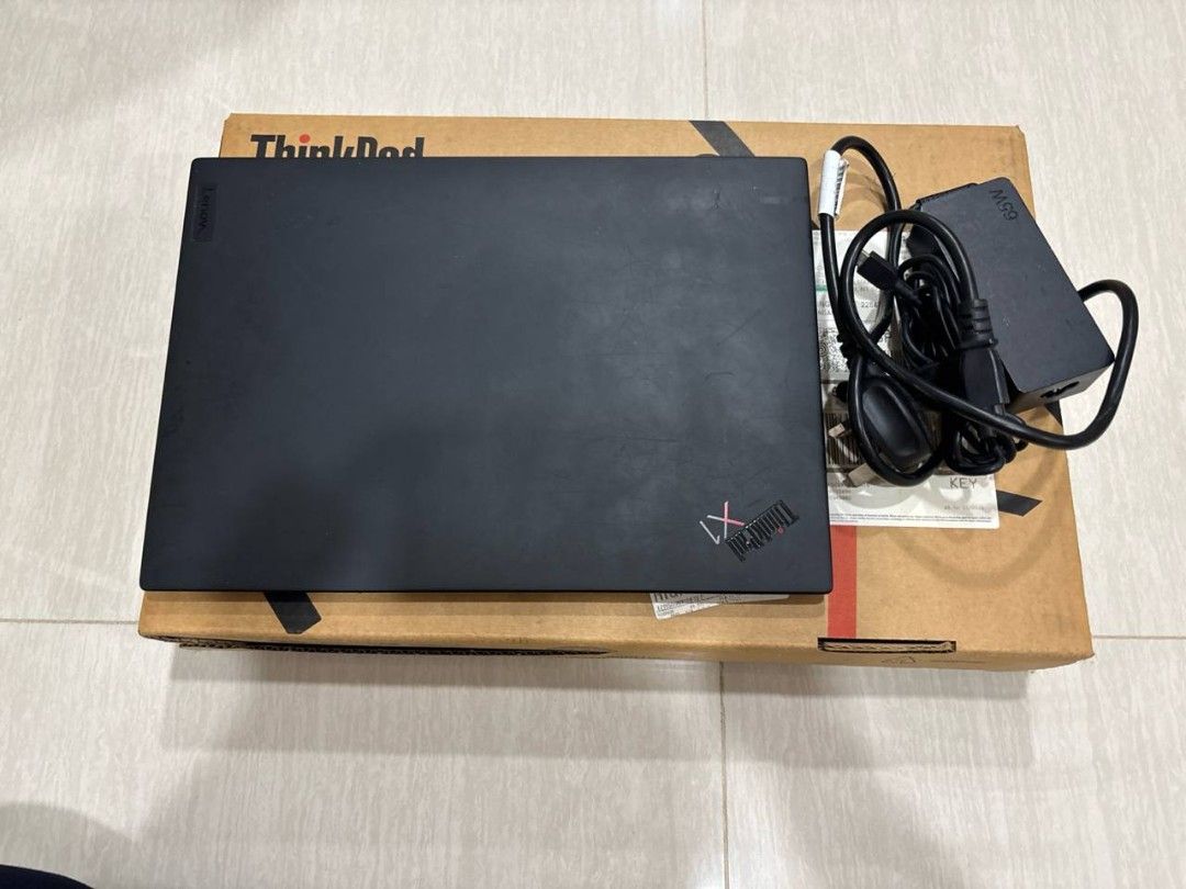 Lenovo ThinkPad X1 Carbon Laptop