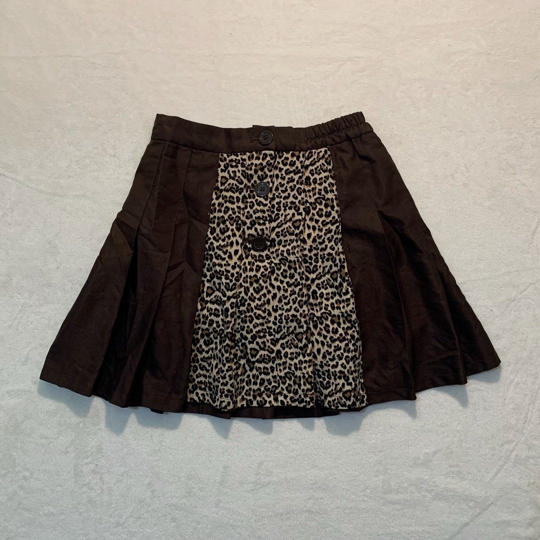 Leopard Print Patchwork Pleated Skirt (Category: Skirts) located in Cabadbaran. Submitted by cha.leszeck (Listing ID 1435954071, Image 1). Description: brown mini skirt with a bold leopard print center panel and pleated sides. Features button details down the front..