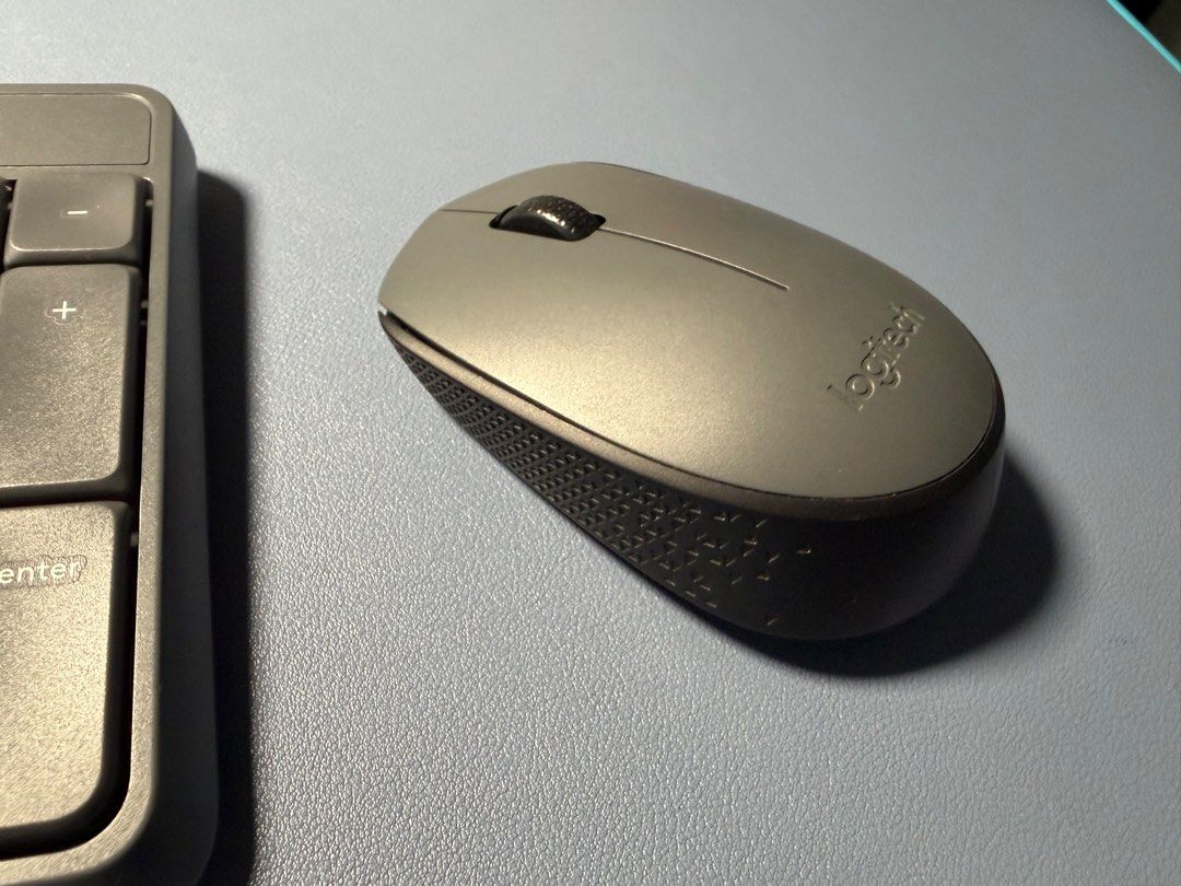 Logitech MK235 Wireless Keyboard and Mouse Combo444794478433423362