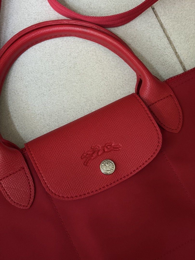 Longchamp Modele Depose bag (Category: Luxury Bags & Wallets) located in Pasig City. Submitted by chamoisee (Listing ID 1435998749, Image 2). Description: Longchamp Modele Depose bag Authentic Lady owned no issues (only needs cleaning for pen slight pen marks).