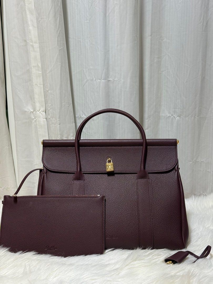 Loro piana Loom bag L32 (Category: Luxury Bags & Wallets) located in Manila. Submitted by shoulderfashion (Listing ID 1436041303, Image 1). Description: .