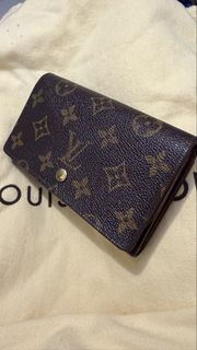 (Category: ) located in . Submitted by luxuresbagsandaccessories (Listing ID 1436080422, Image 1). Description: .