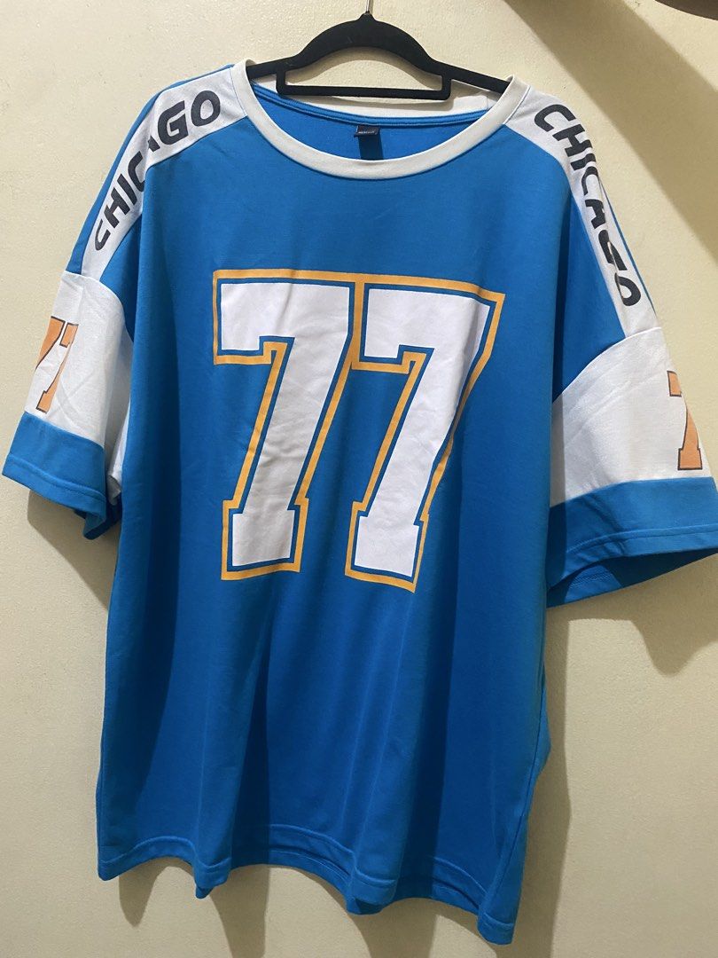 Manfinity Chicago 77 Oversized T-shirt XL (Category: Tshirts & Polo Shirts ) located in Manila. Submitted by ynoshiko (Listing ID 1435951331, Image 1). Description: - Oversized blue t-shirt - Brand: Manfinity - Size: XL - Design: White and orange accents with "77" and "CHICAGO" print - Features: Crew neck, short sleeves - Material: Lightweight fabric RFS: Doesn't fit, it's too tight for me Size: Small but it can fit to XS MOP: Gcash/Gotyme Please