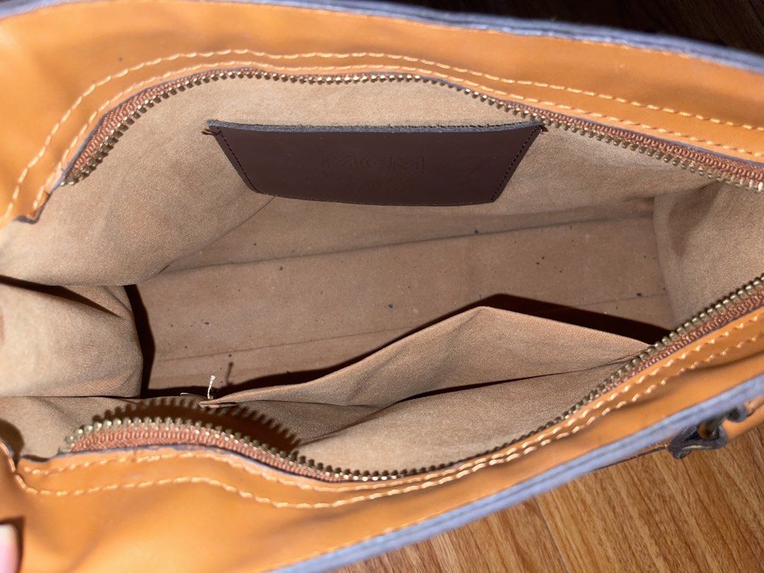 MCM hand bag (Category: Luxury Bags & Wallets) located in Angeles City. Submitted by hansu.j (Listing ID 1436052270, Image 3). Description: - MCM hand bag 📌 As good as new 📌prelove dm for more pics .