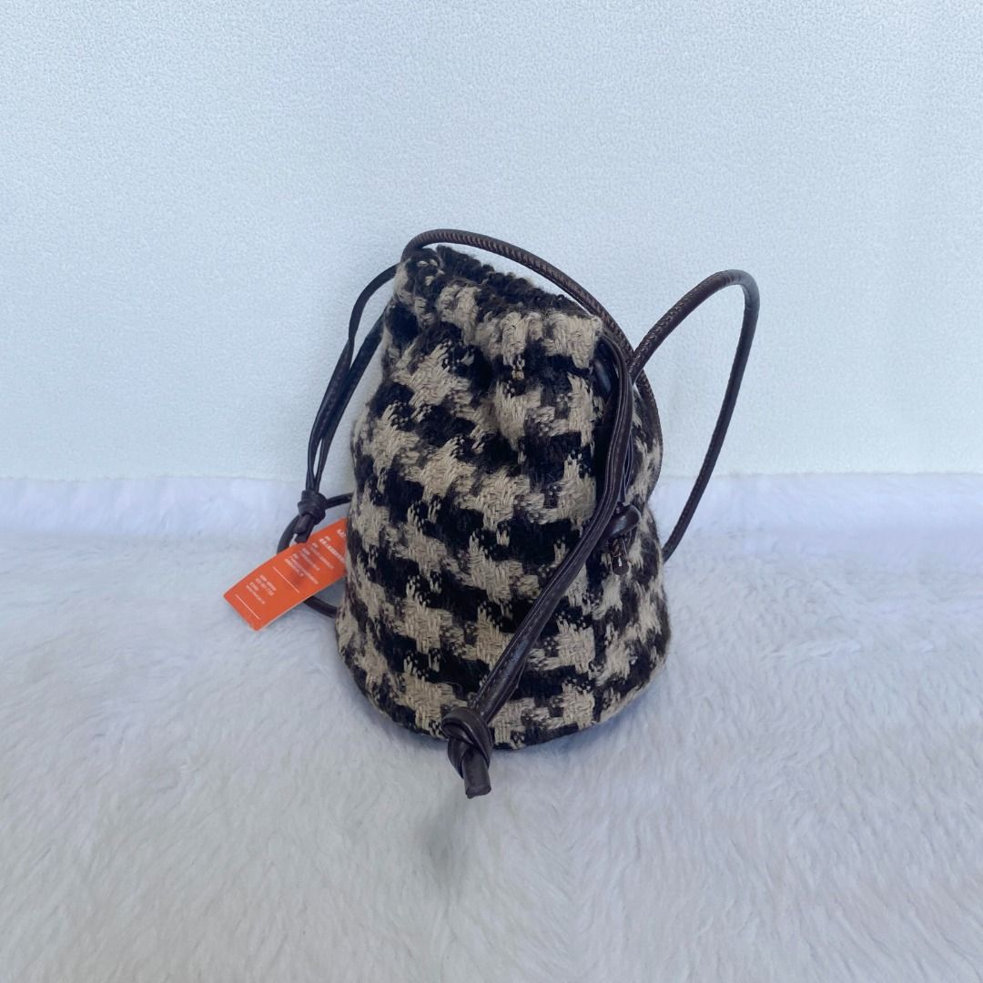 Mexican Black Ivory White Wool Bucket Bag (Category: Cross-body Bags) located in Cebu City. Submitted by posh_avenue888 (Listing ID 1436031744, Image 3). Description: Brand new. From Japan. Crafted in wool fabric. 100% authentic!!! 5.5" x 7" x 5.5"..