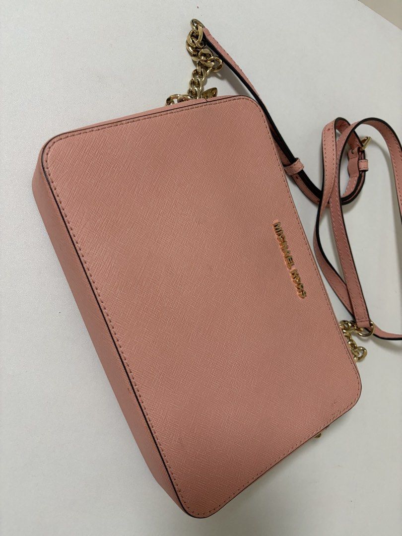 Michael Kors Pink Crossbody Bag (Category: Luxury Bags & Wallets) located in Manila. Submitted by na.serr (Listing ID 1436030686, Image 2). Description: - Authentic Michael Kors crossbody bag - Color: Pink - Gold chain strap - Zip closure - Includes shoulder strap - Gold Michael Kors logo on front - Textured material.
