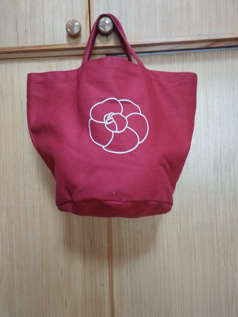 N 1 de Chanel Cotton Tote Bag (Category: Luxury Bags & Wallets) located in Baguio. Submitted by katgon2016 (Listing ID 1435973427, Image 3). Description: CHANEL N°1 Tote Bag Cotton Red Camellia 45 x 30 x 25 cm Novelty Bag rounded bottom spacious- fits folding umbrella, shawl, etc. brand new price on ebay USD 499.
